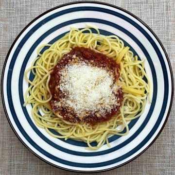 PL1. Spaghetti alla napolitana (con salsa de tomate casera) - small | Entrantes